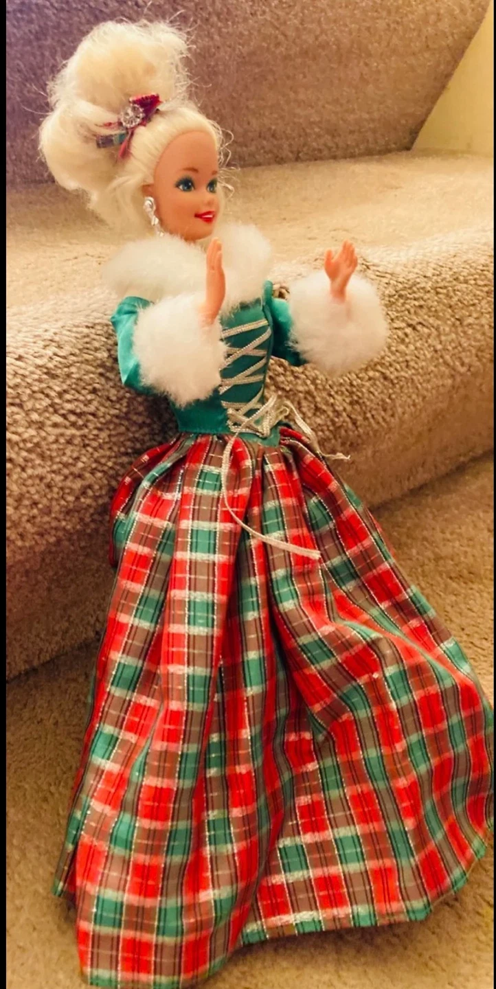 Vintage 1995 Holiday Barbie Doll - photo 3