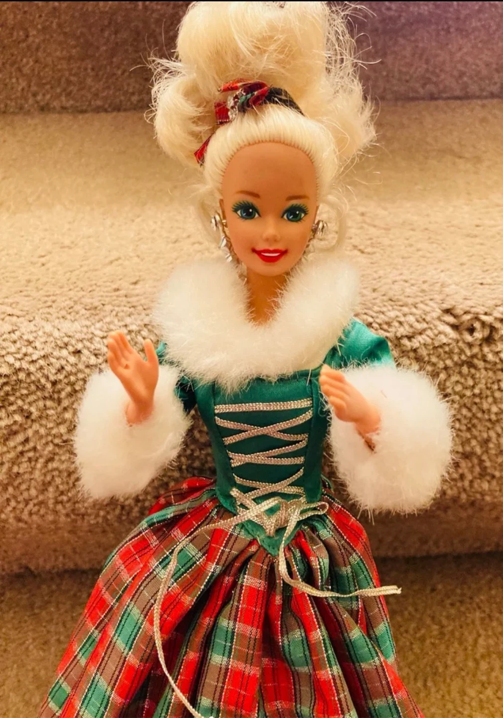 Vintage 1995 Holiday Barbie Doll - photo 4