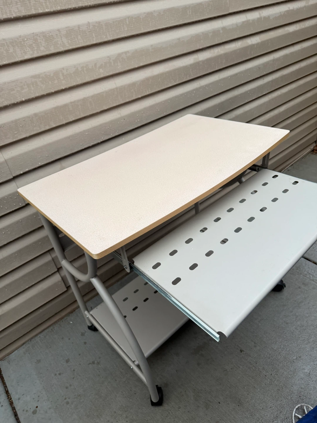 Rolling Computer Desk with Keyboard Tray