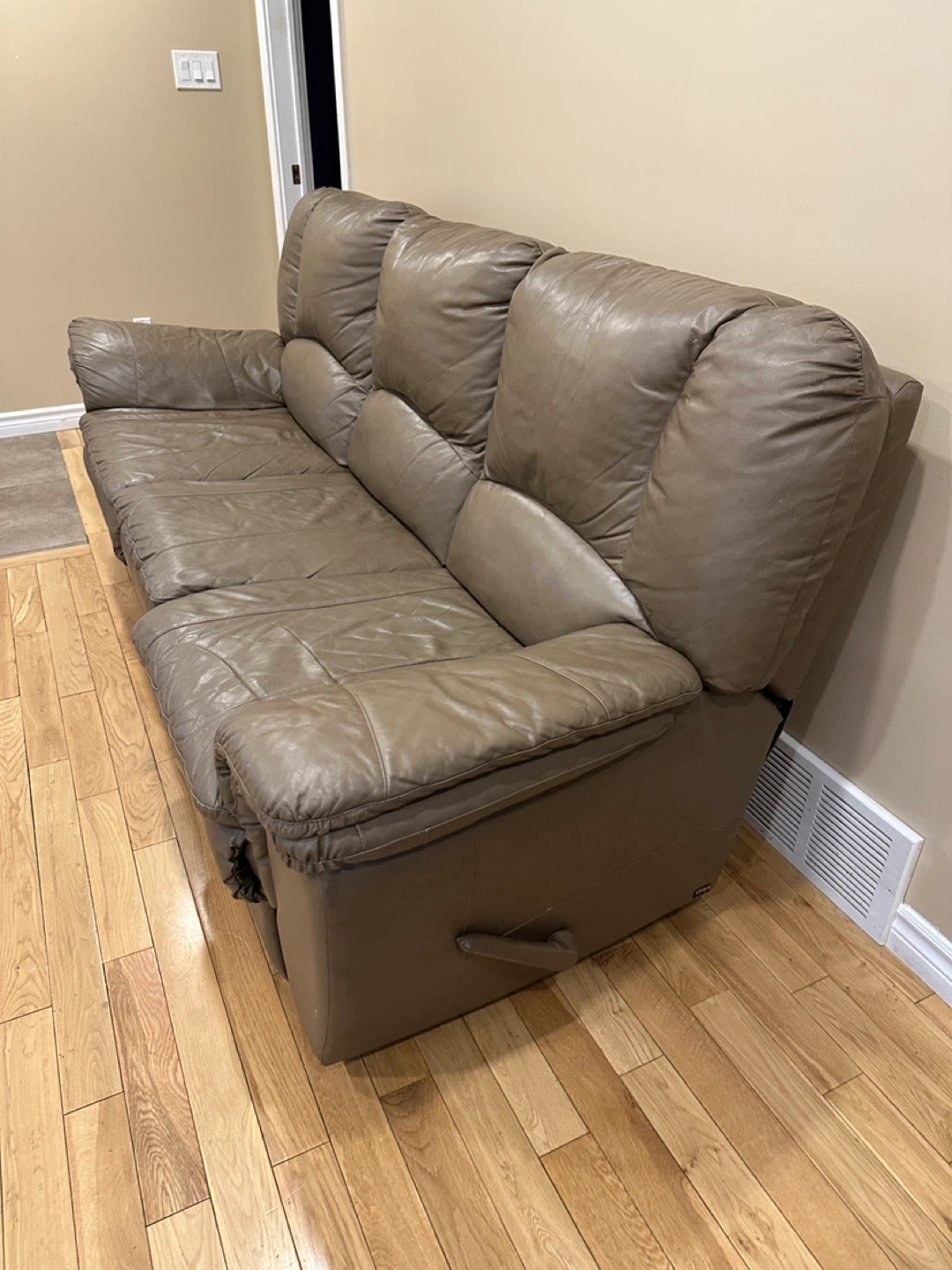 High Quality Elran Leather 3-Seater Reclining Sofa (CAN DELIVER) - photo 3