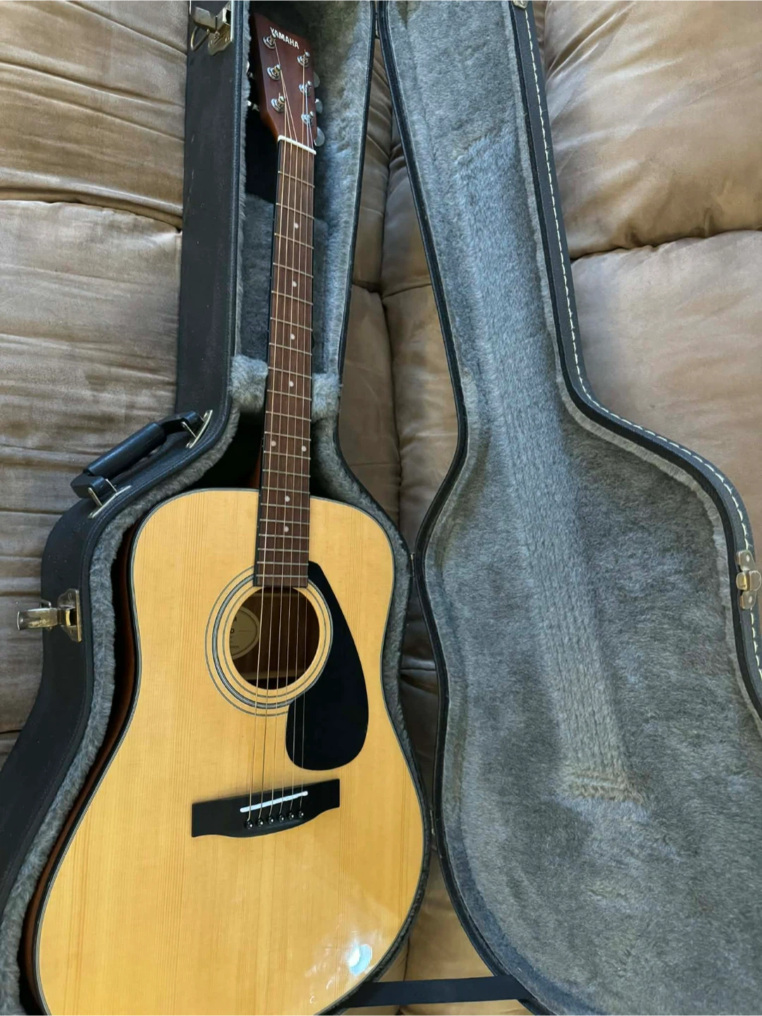 Yamaha F325D Acoustic Guitar with Case