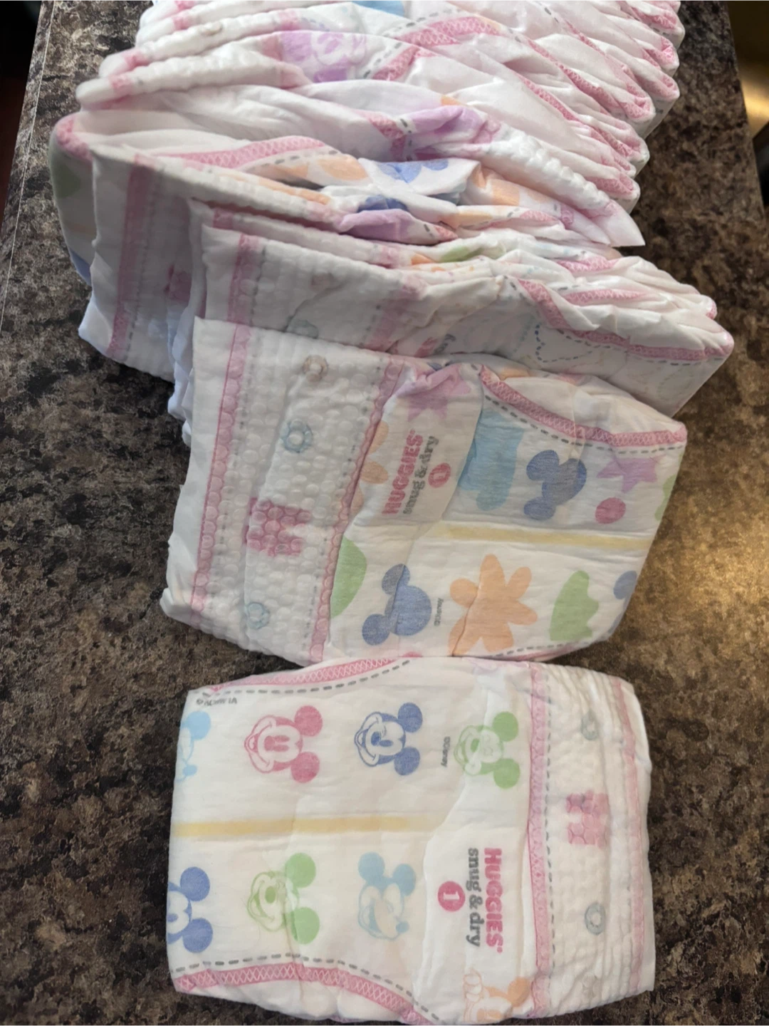 Huggies Snug & Dry Size 1 Diapers 🧡