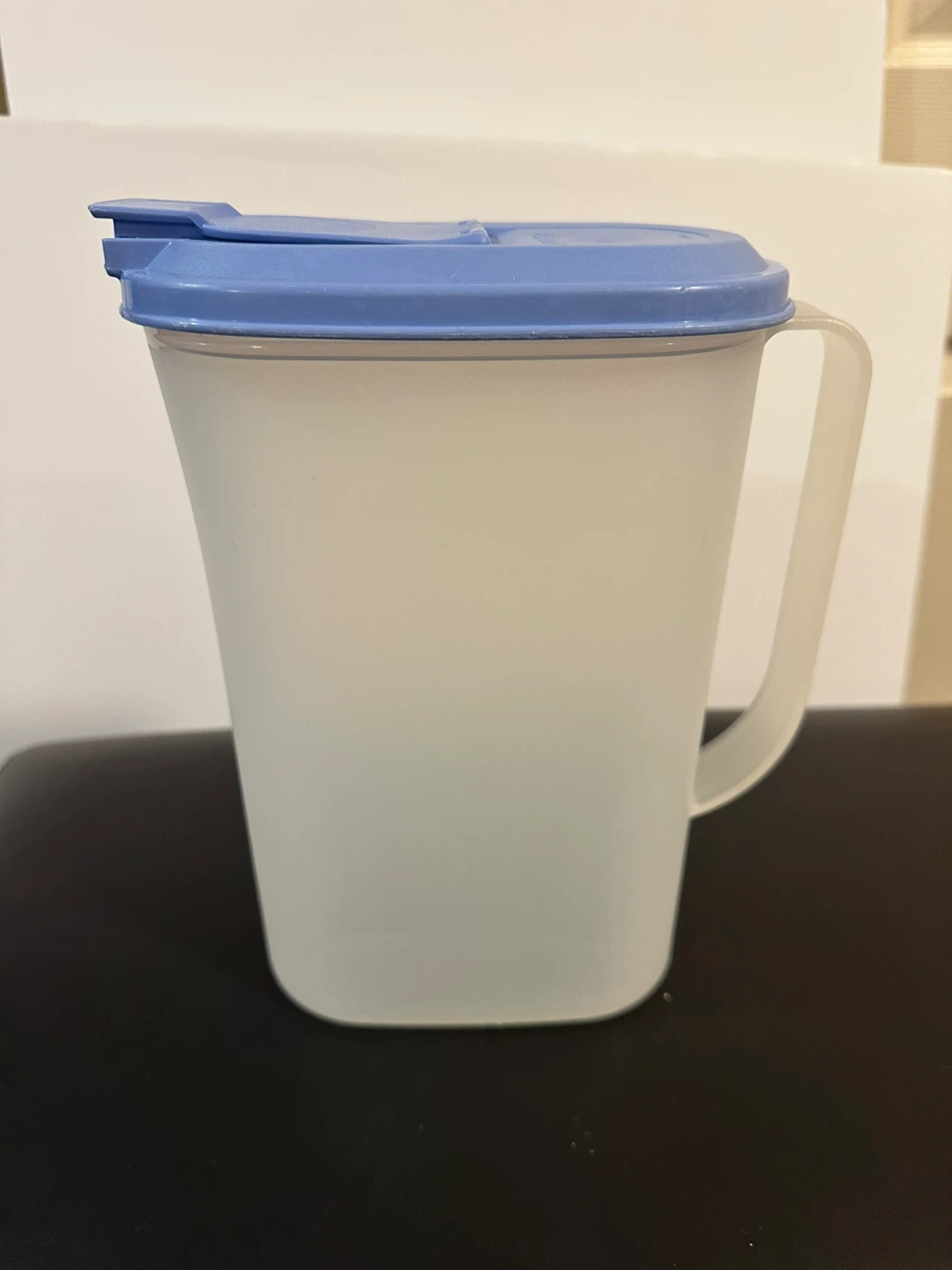 Tupperware Pitcher with Blue Lid - photo 2