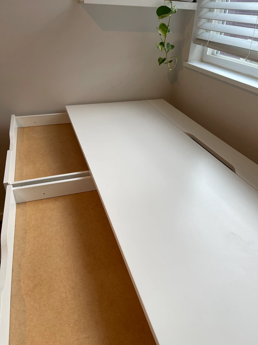 White Desk with Drawers - photo 3