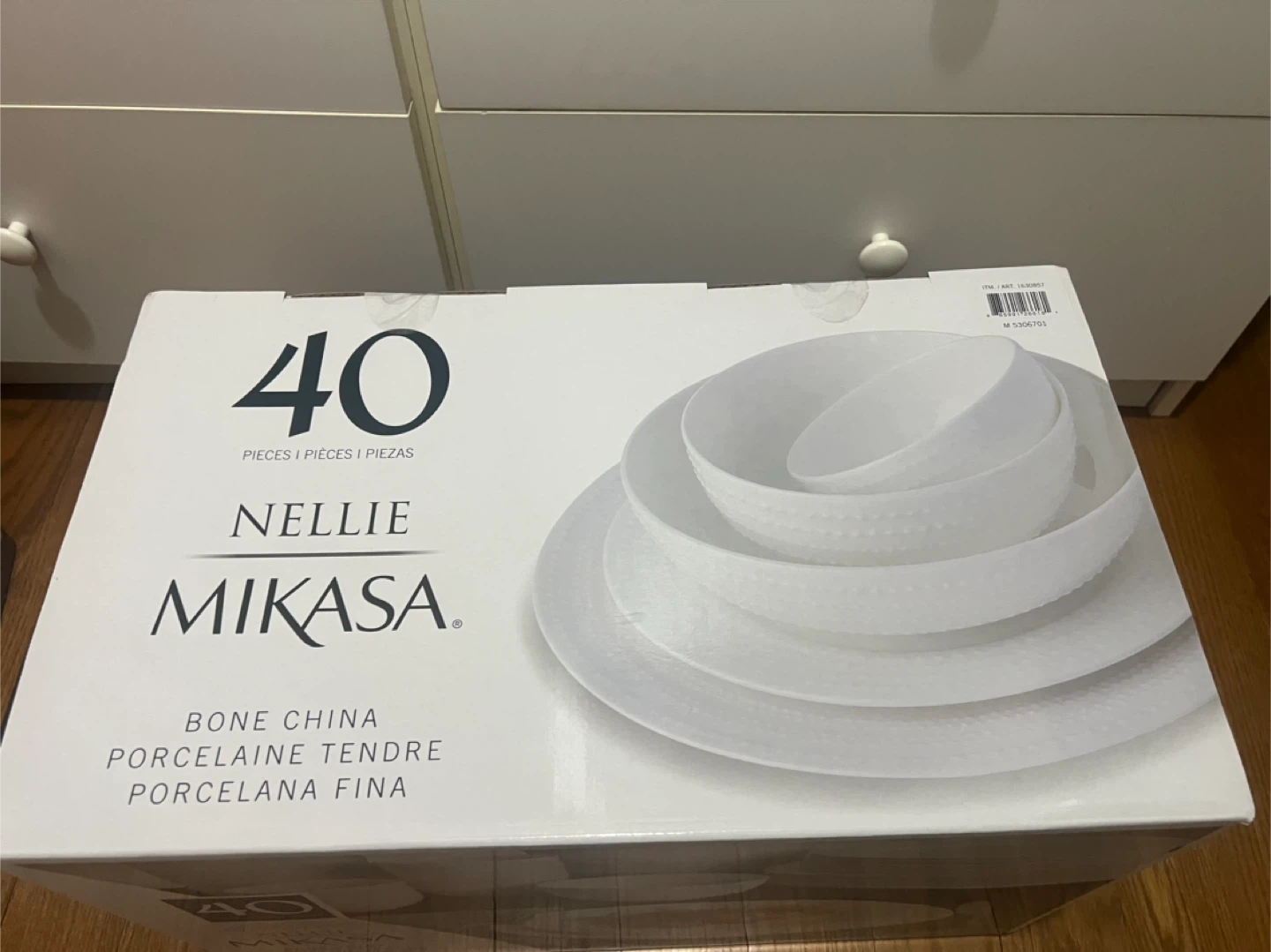 Mikasa Nellie 40-Piece Bone China Dinnerware Set
