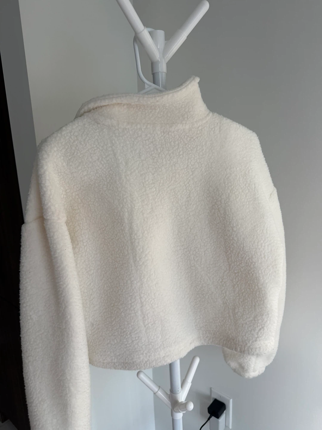 Fuzzy White Cropped Pullover - Size Medium (US 2) - photo 3