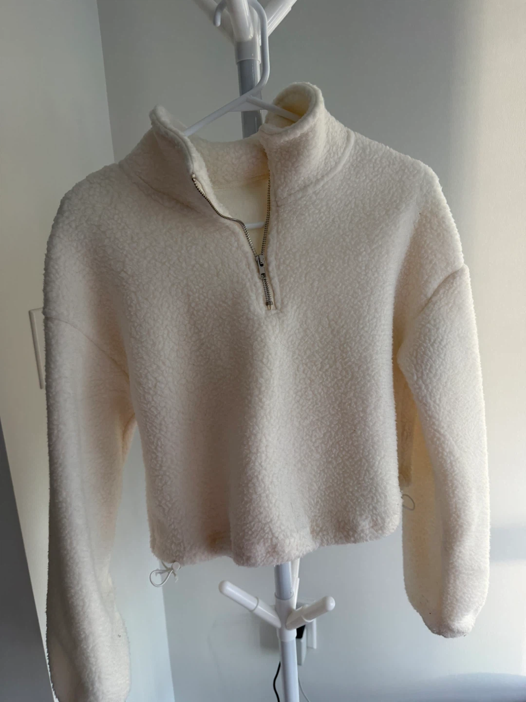 Fuzzy White Cropped Pullover - Size Medium (US 2)