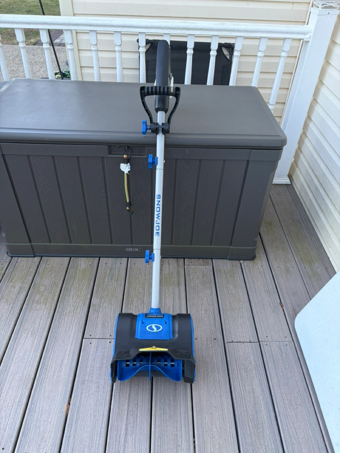 Snow Joe 24V-SS11 Cordless Snow Shovel - photo 2
