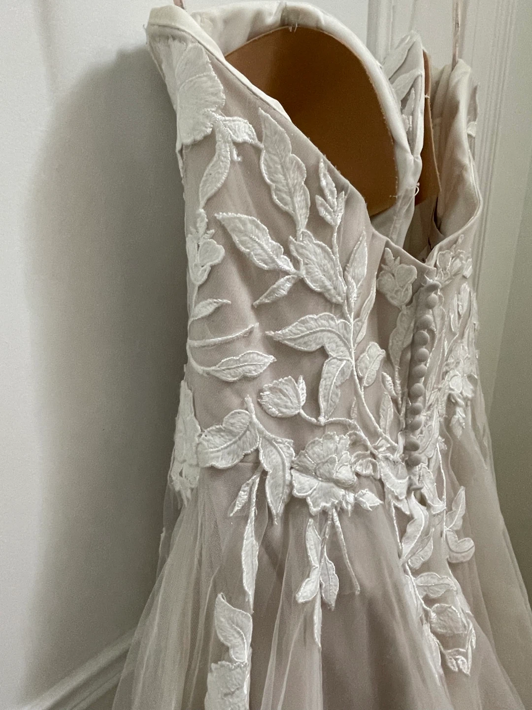 *new* A-Line Wedding Dress with Floral Appliqué - photo 4