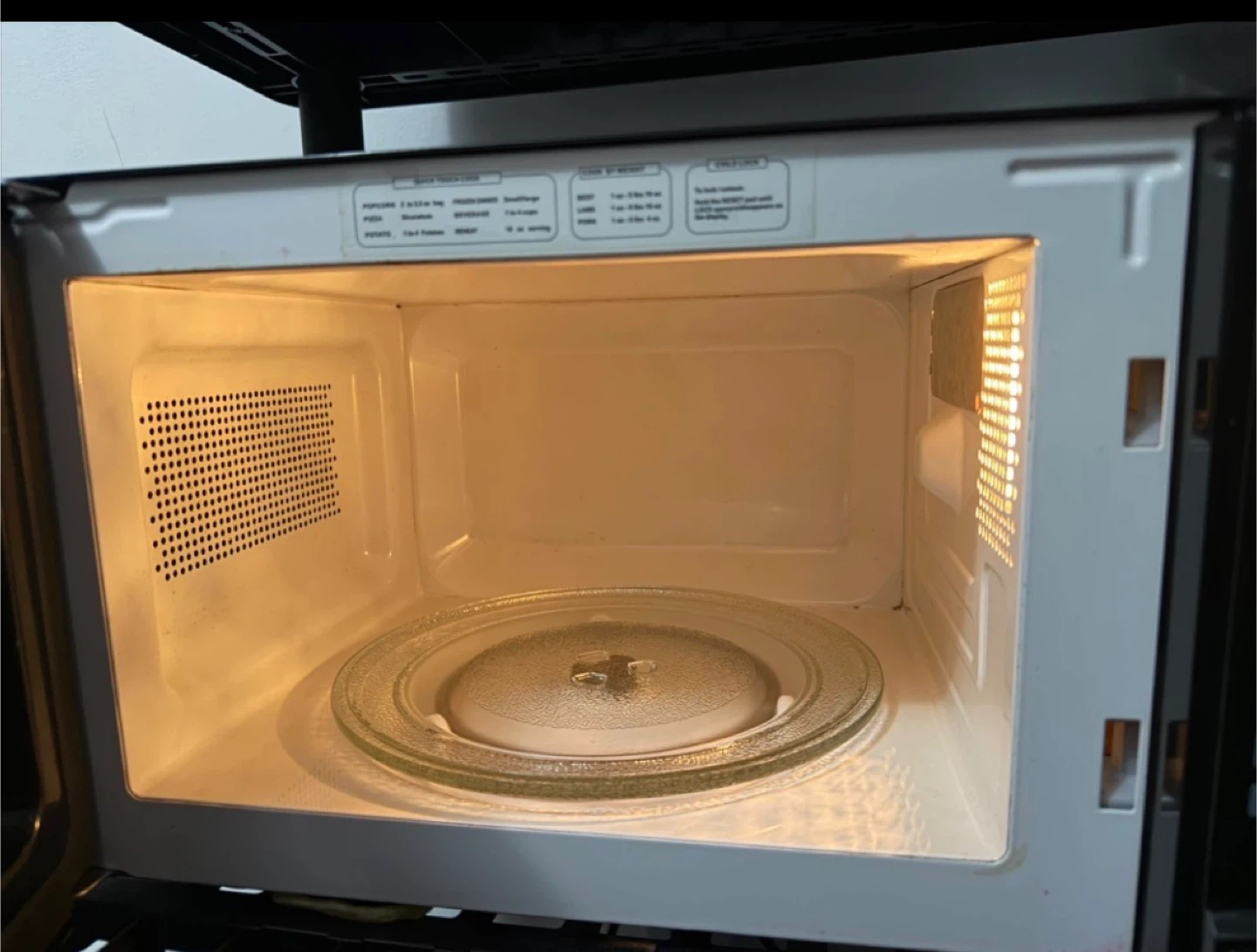 RCA Microwave Oven - photo 2