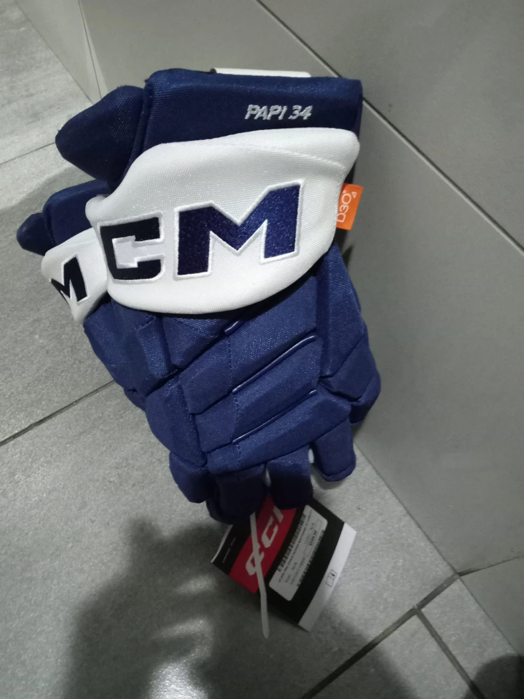 CCM Hockey Gloves - Size 34 Austin Matthews