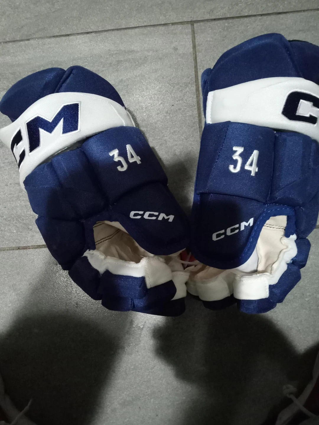 CCM Hockey Gloves - Size 34 Austin Matthews - photo 2