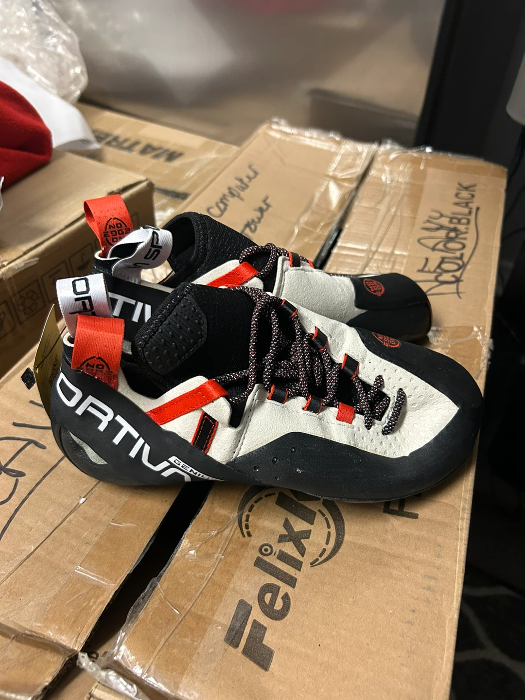 La Sportiva Genius Chalk Climbing Shoes - Size 8.5