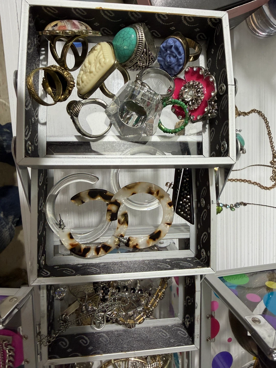 Jewelry Lot: Necklaces, Bracelets, Rings, & More - photo 2