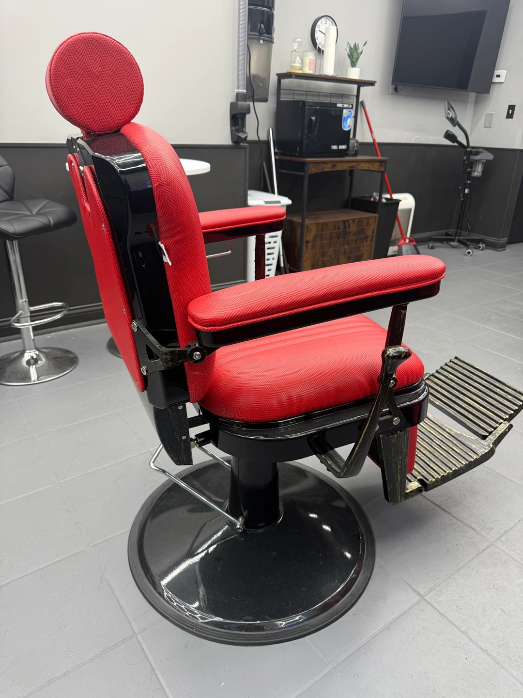 Red Barber Chair - photo 2