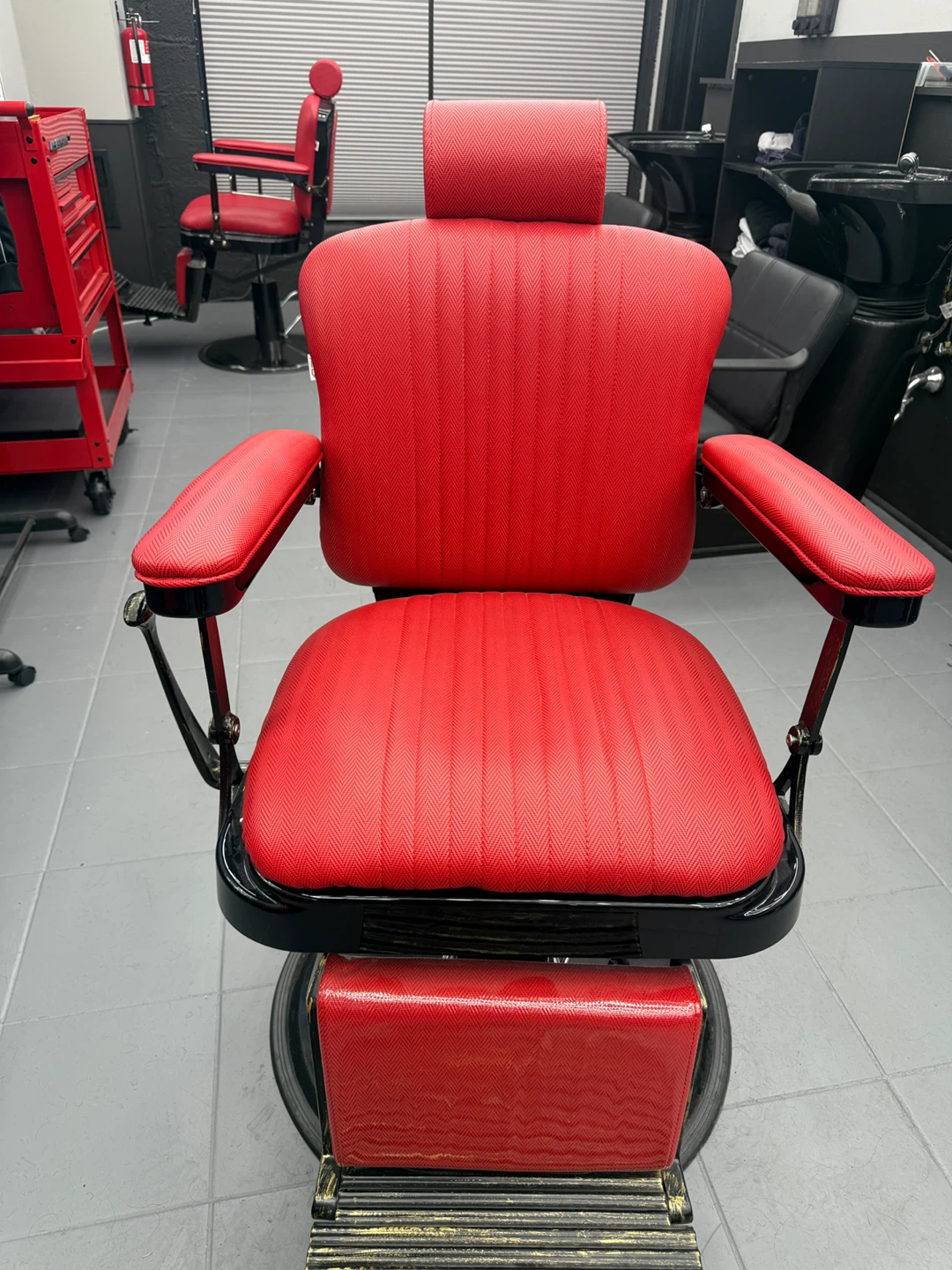 Red Barber Chair - photo 3