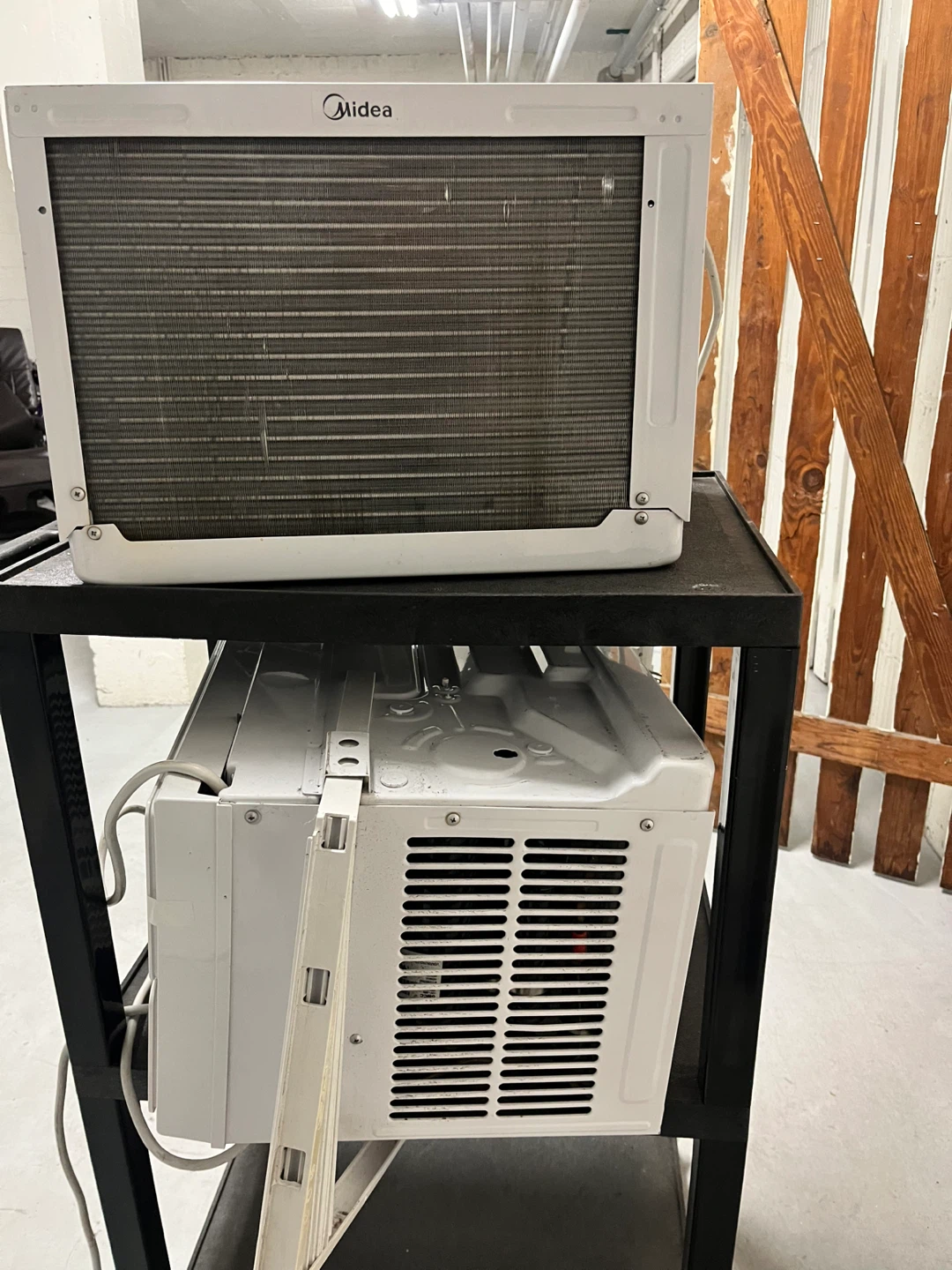 Midea Window Air Conditioner - photo 2