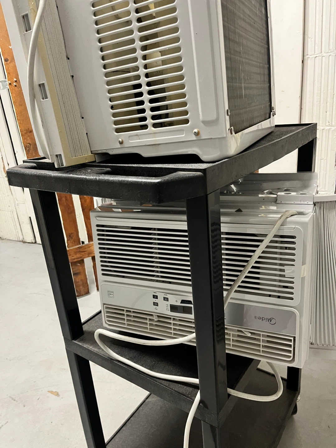 Midea Window Air Conditioner - photo 3