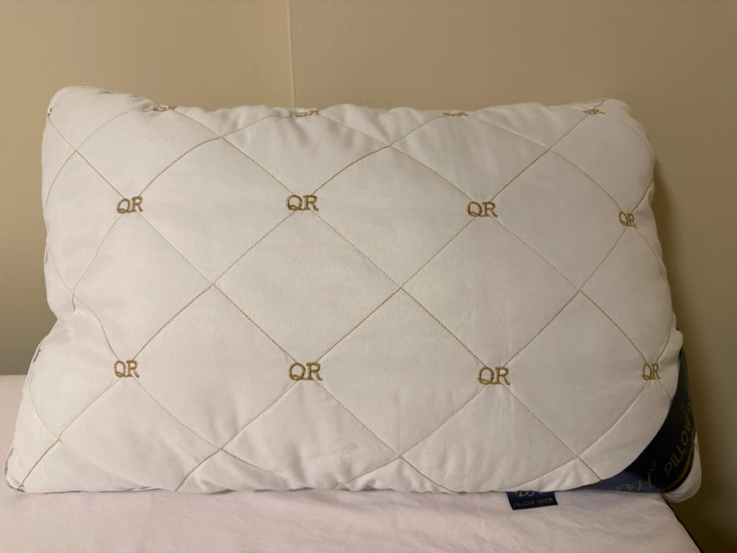Twolike Twin Foam Mattress + 3 Pillows - photo 3