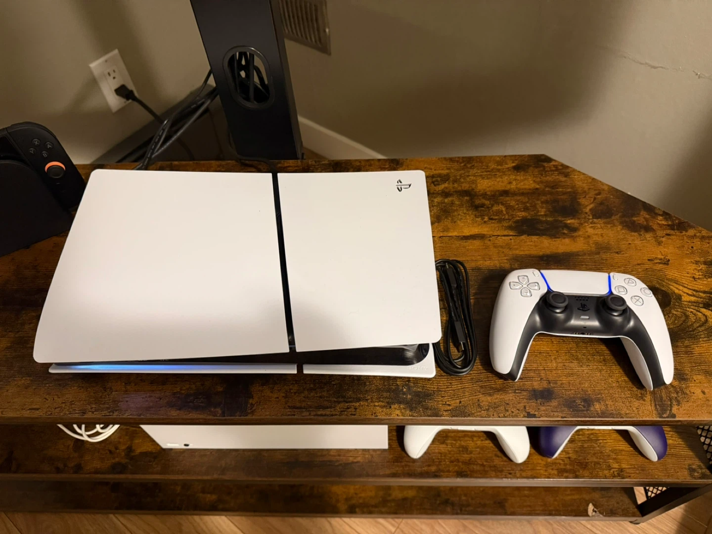PlayStation 5 Digital Edition Console (Like New) - photo 2