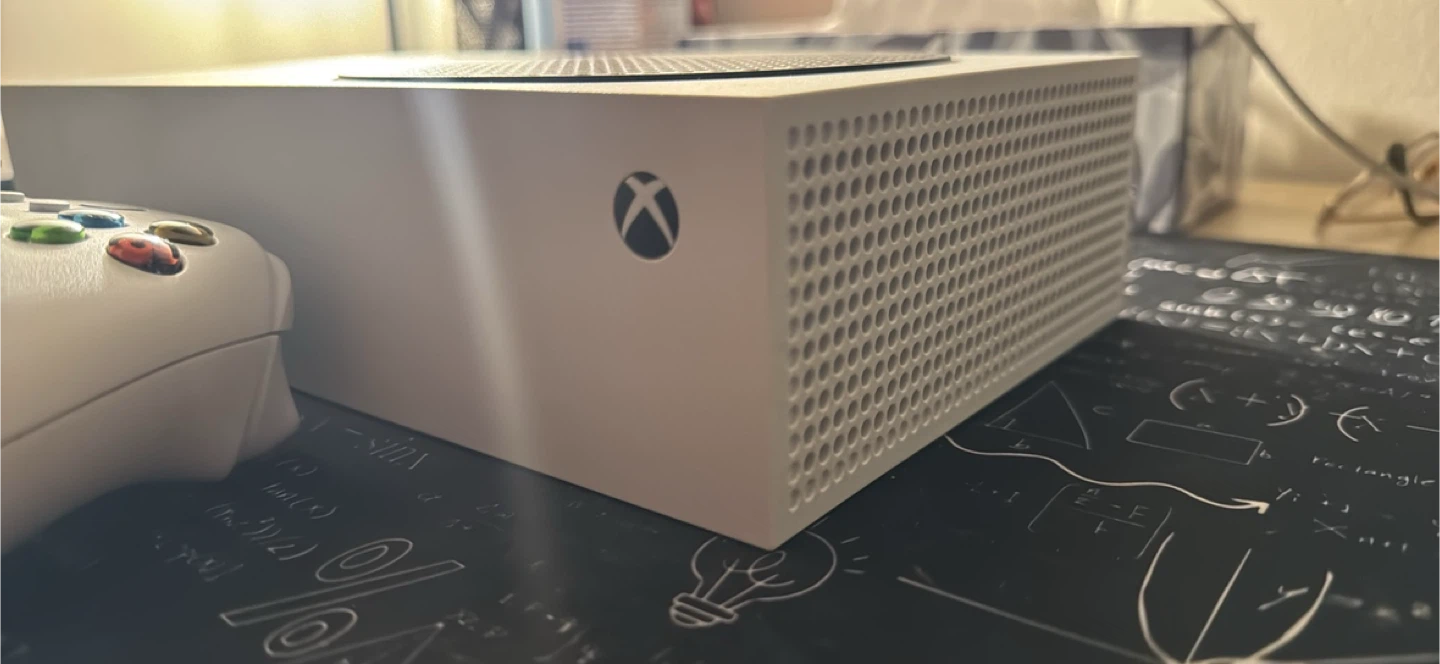 Xbox Series S 512gb  with 2 Controllers - photo 4