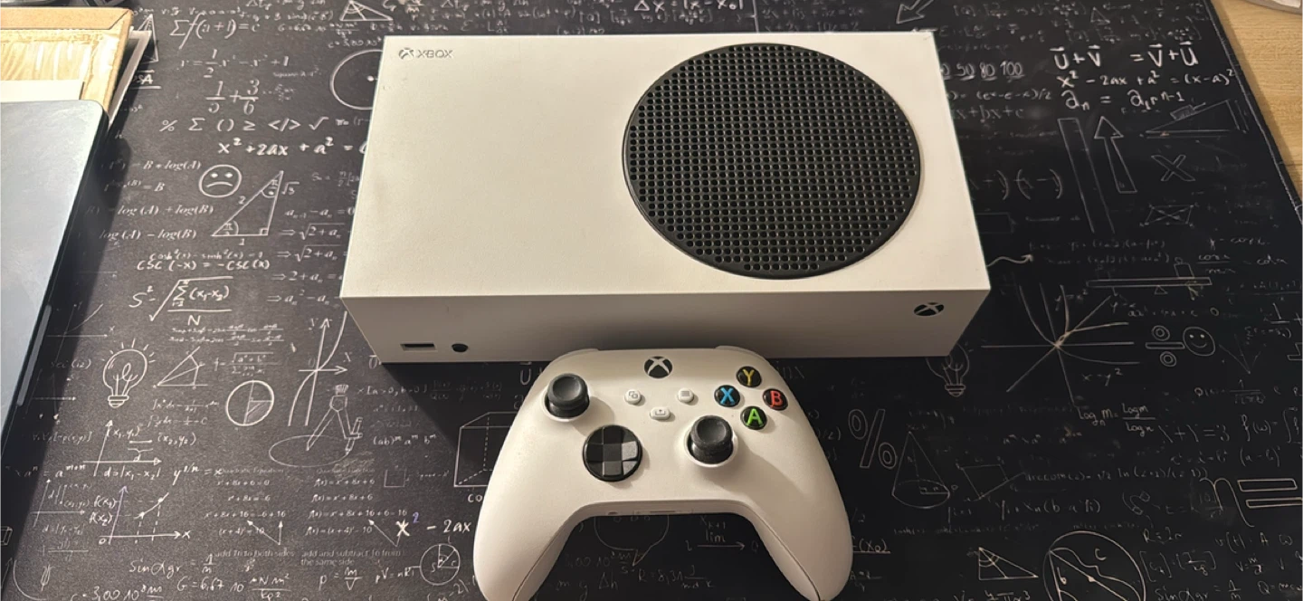 Xbox Series S 512gb  with 2 Controllers - photo 2