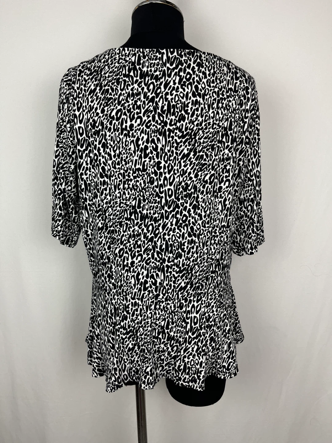 Liz Claiborne Blouse - Black & White Animal Print Size M - photo 2