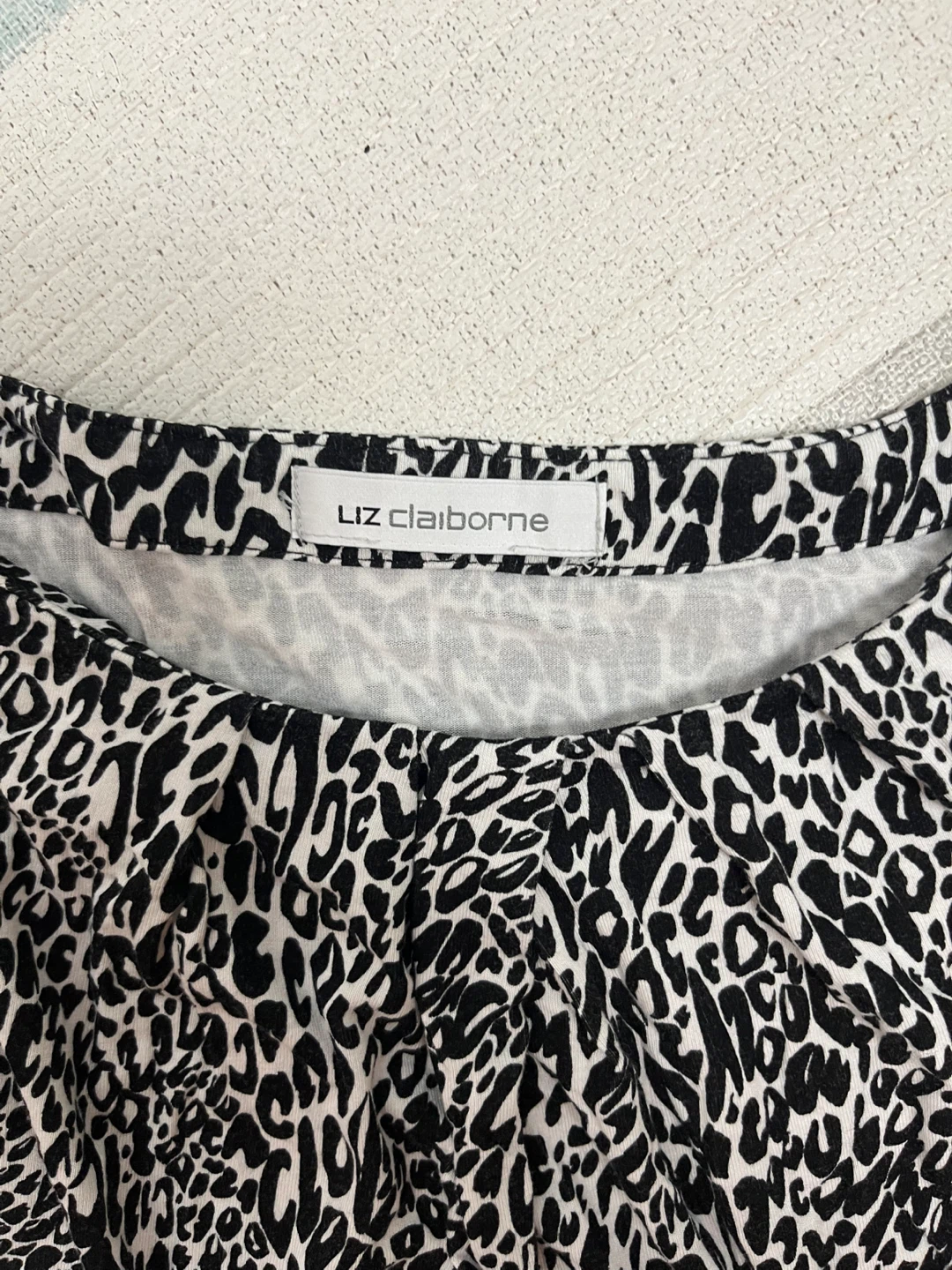 Liz Claiborne Blouse - Black & White Animal Print Size M - photo 3