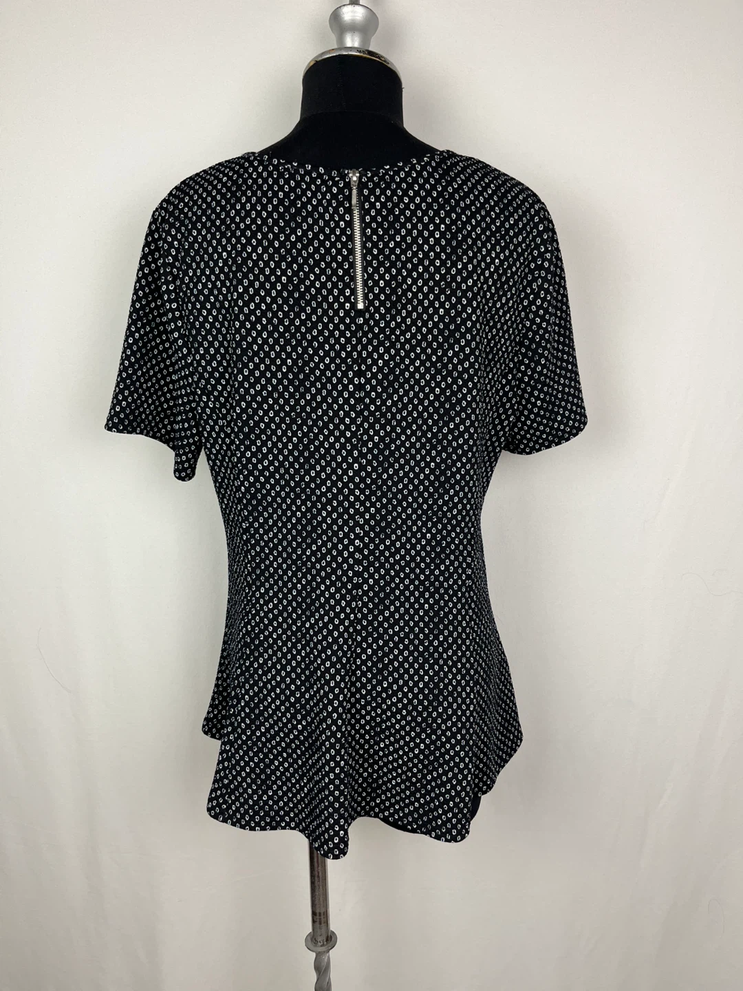 Suzy Shier Black & White Blouse size M - photo 2