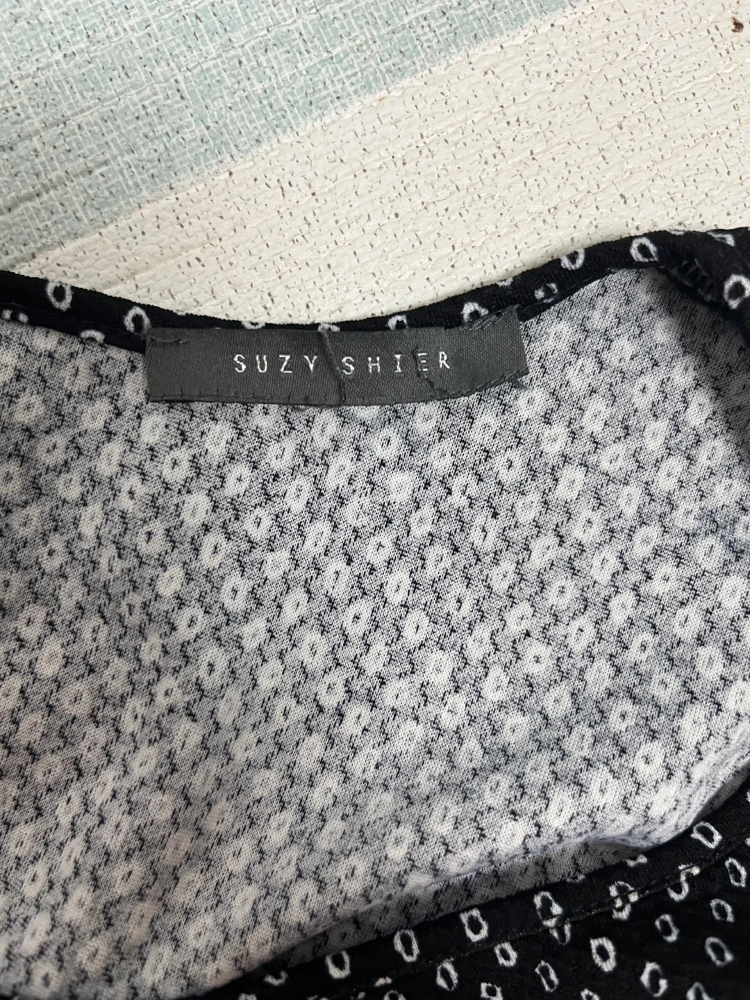 Suzy Shier Black & White Blouse size M - photo 3