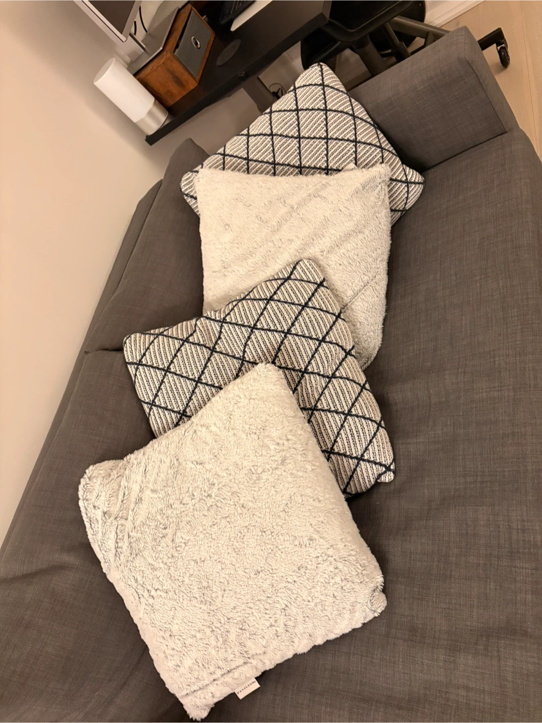 Free Decorative Throw Cushions (18” x 18”) – Pickup Only