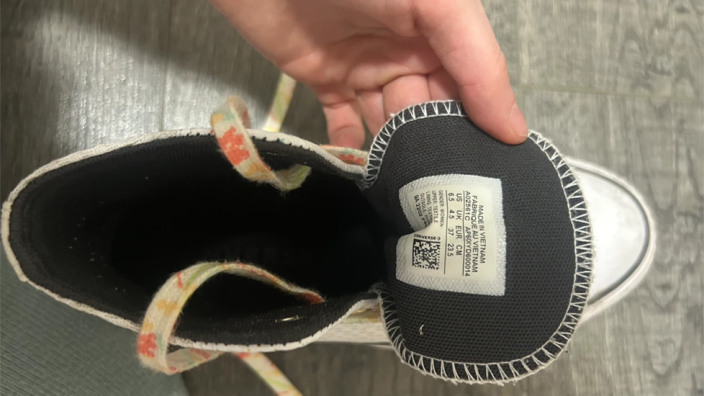 Platform Converse Chuck Taylor's - size 6.5 - photo 3