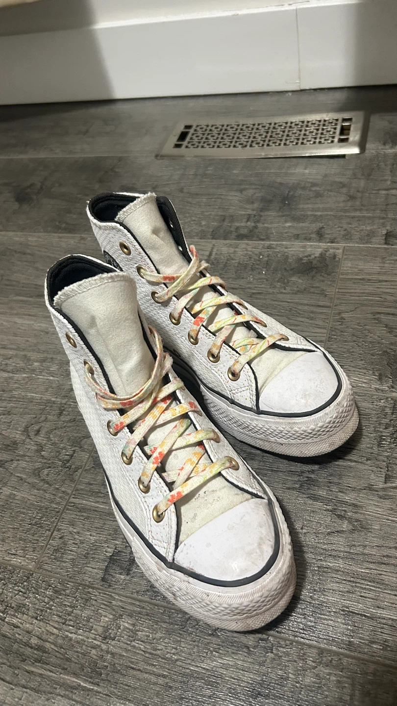 Platform Converse Chuck Taylor's - size 6.5 - photo 2