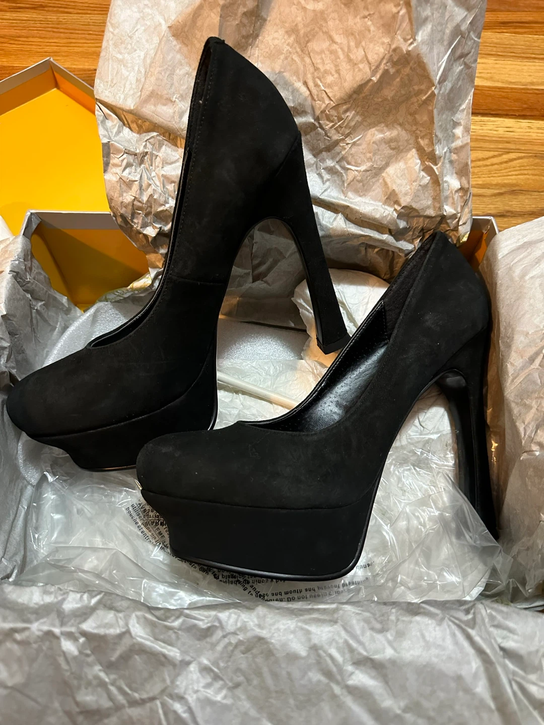 BRAND NEW* Kelsi Dagger Abrielle Black Suede Heels - Size 8M - photo 2