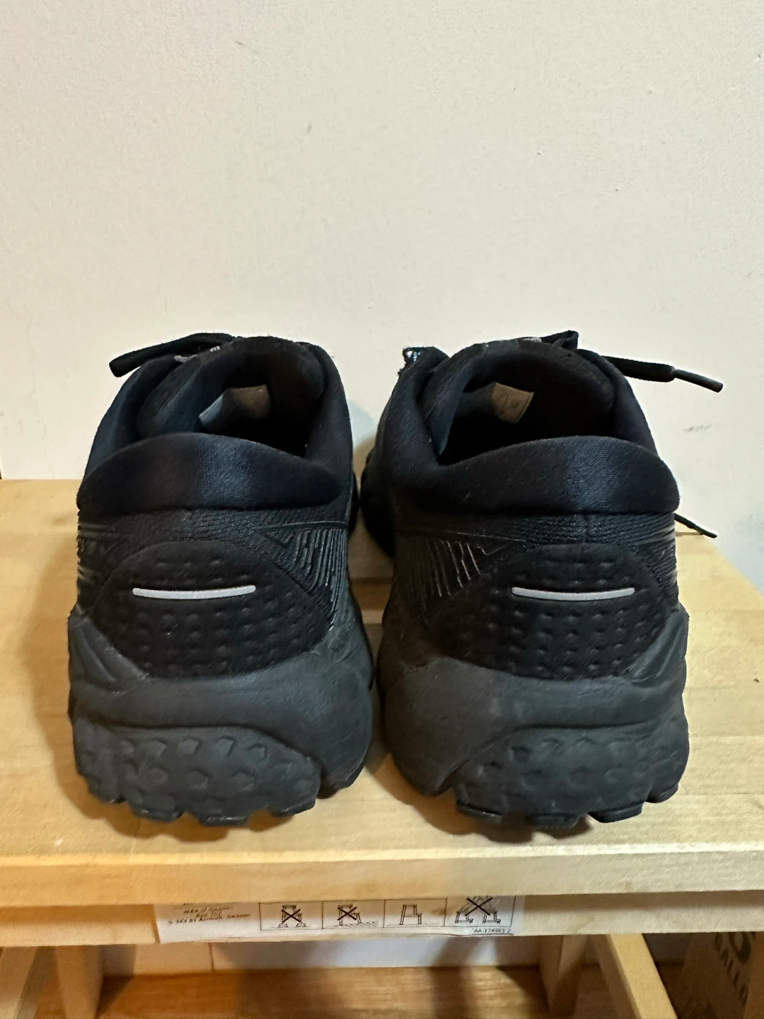 Brooks Adrenaline GTS 22 Black Running Shoes - Women US Size 8 - photo 4