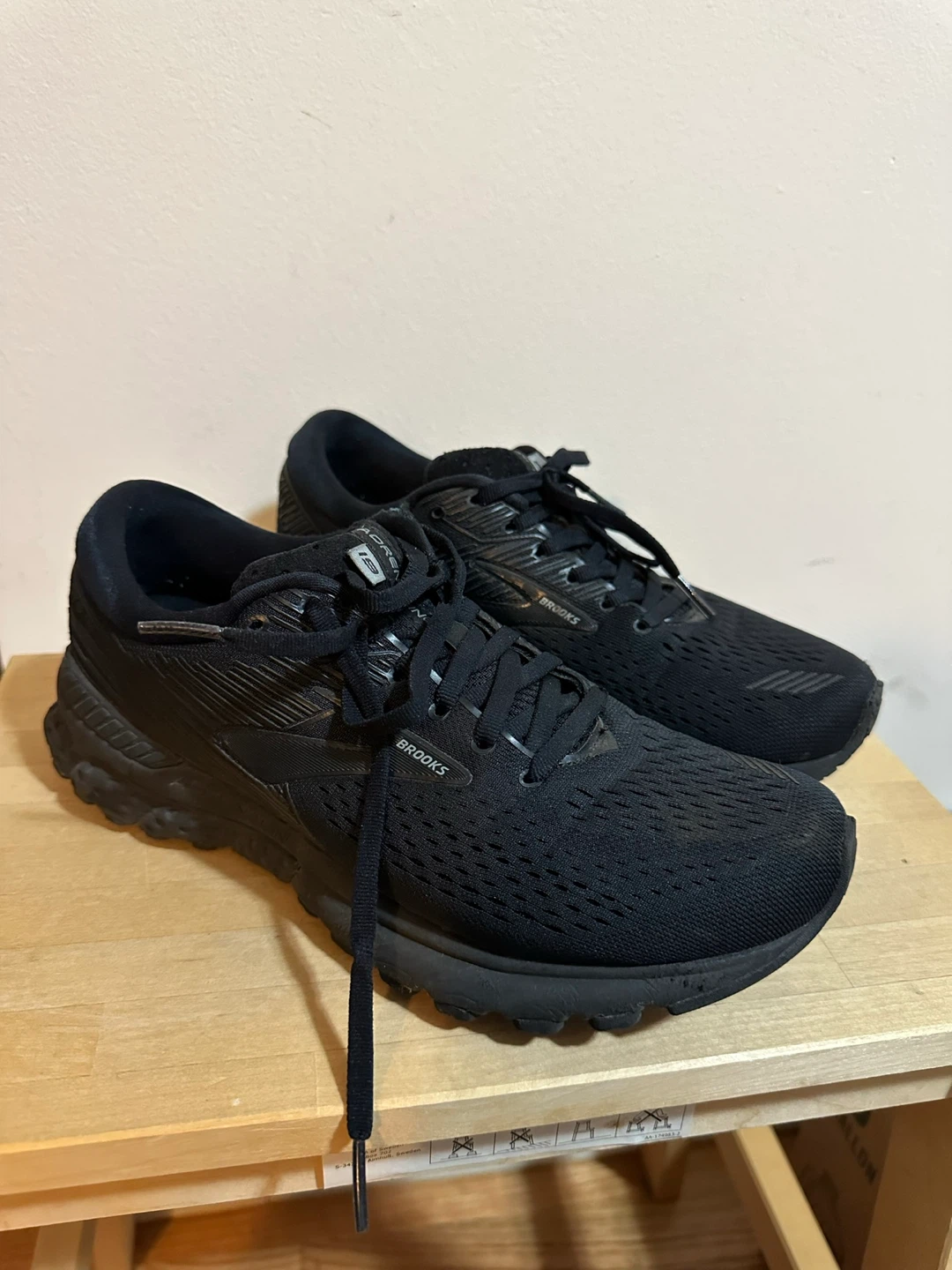 Brooks Adrenaline GTS 22 Black Running Shoes - Women US Size 8 - photo 3