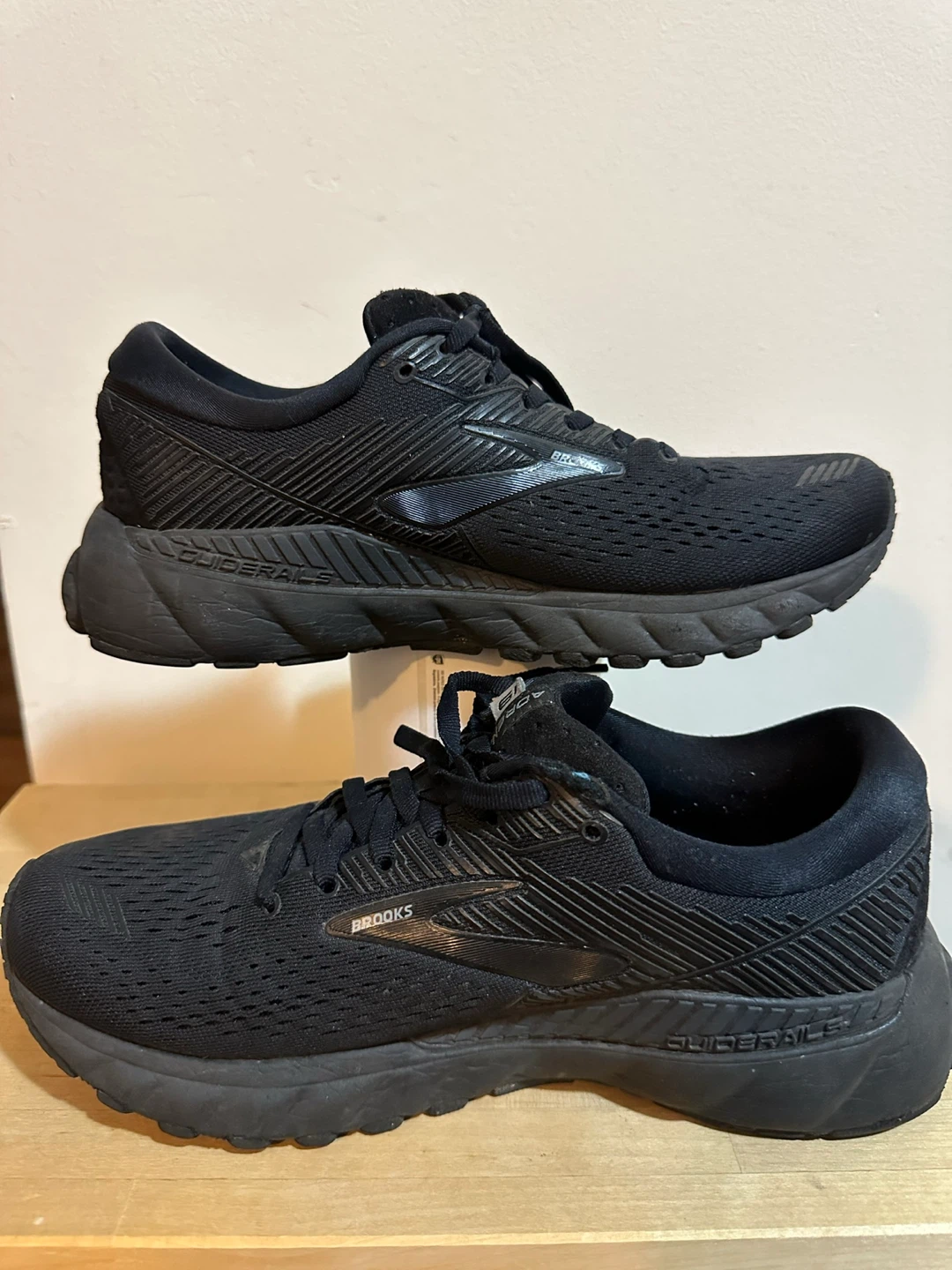 Brooks Adrenaline GTS 22 Black Running Shoes - Women US Size 8 - photo 2