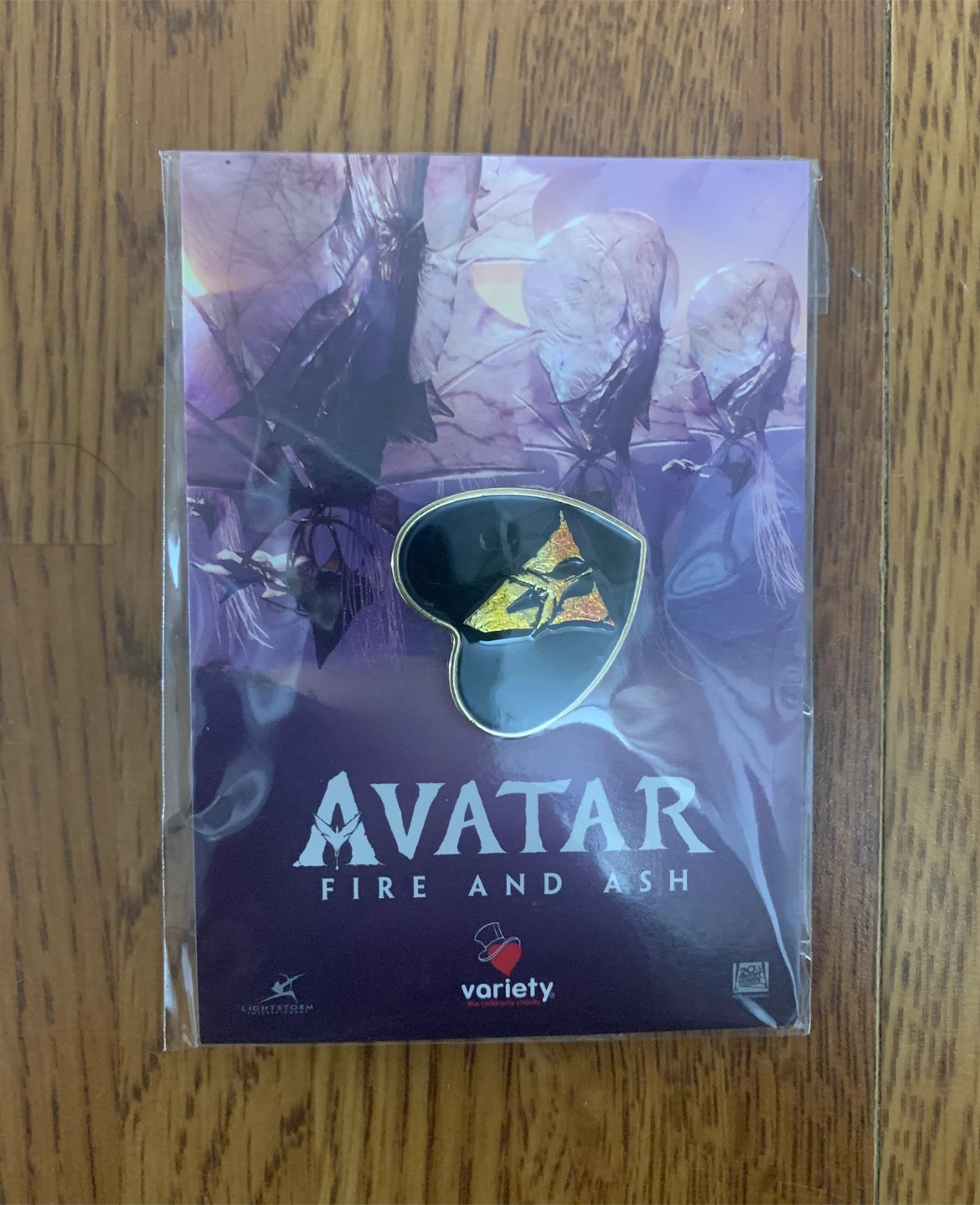 Variety - Avatar: Fire and Ash Gold Heart Pin - photo 2