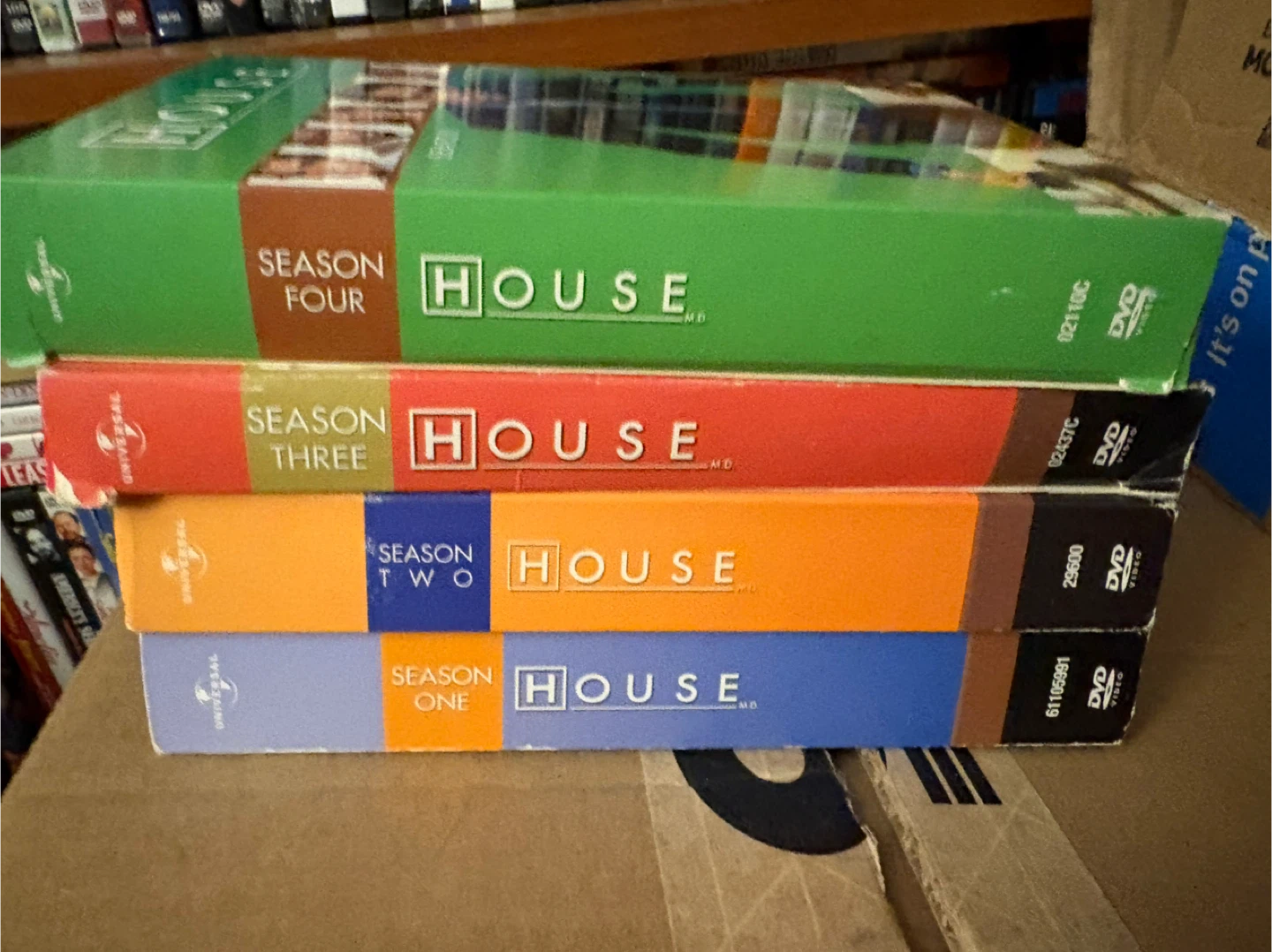 House MD DVD Seasons 1-4 🧡