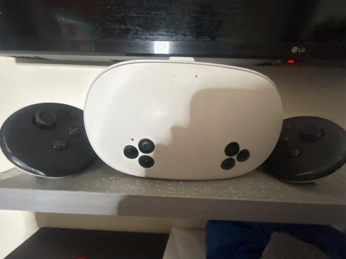 Meta Quest 2 VR Headset with Controllers - photo 2