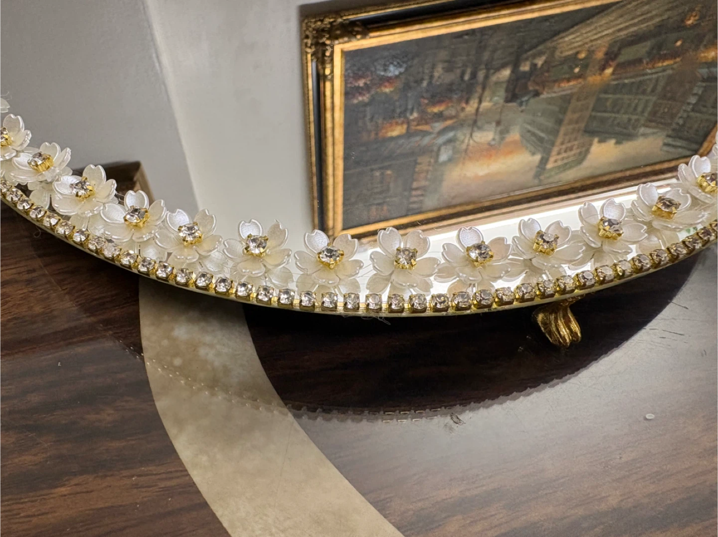 Round mirror with white floral and gold rhinestone border - photo 3