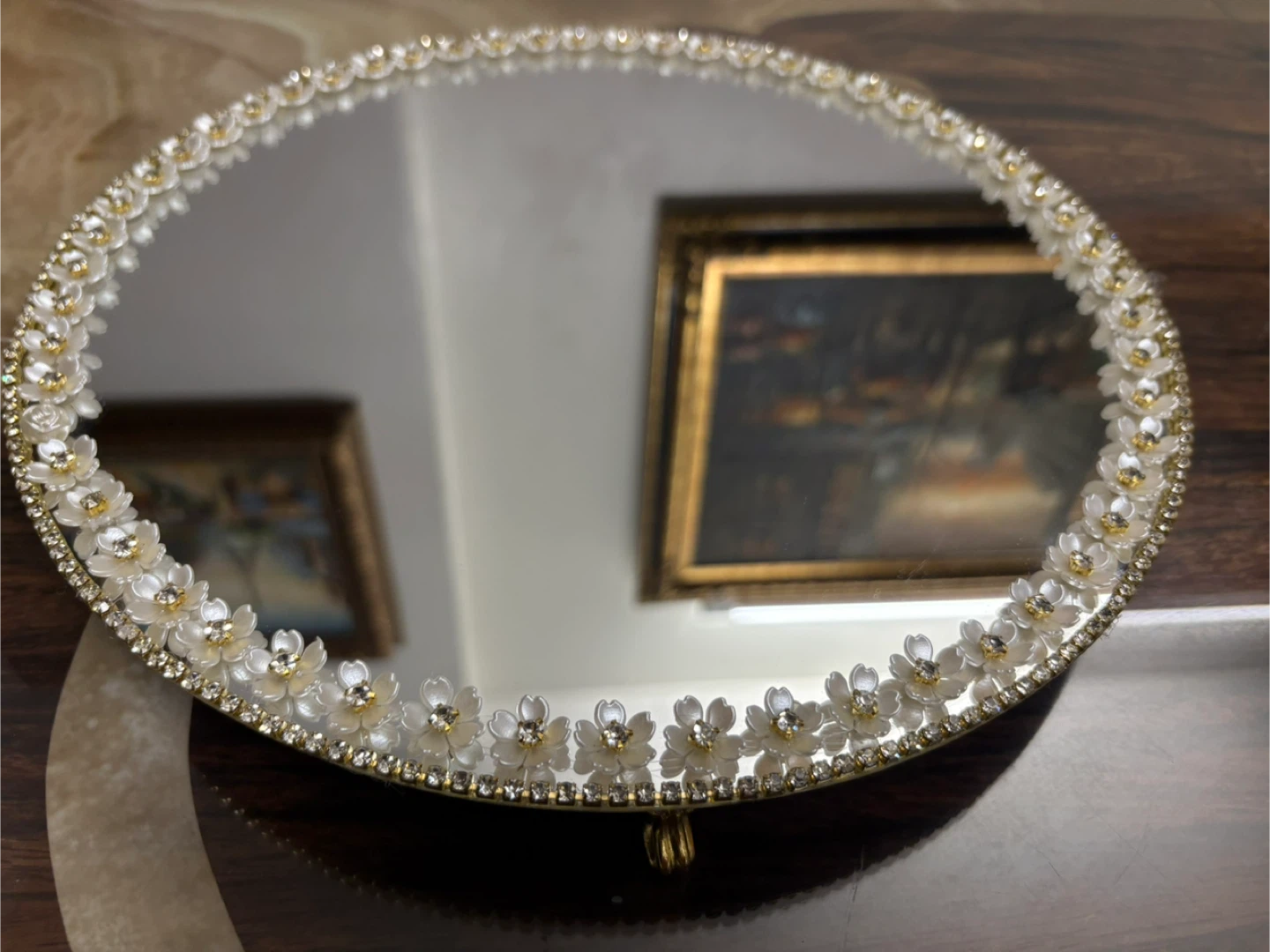 Round mirror with white floral and gold rhinestone border - photo 5