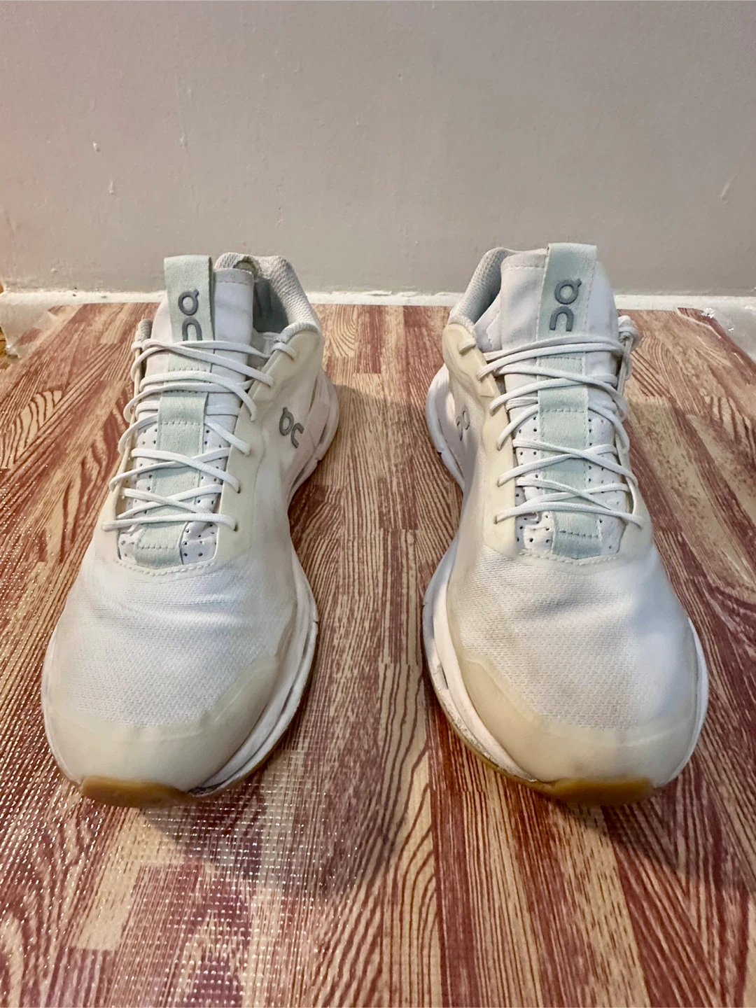 On CloudTec White Running Shoes - Size 10