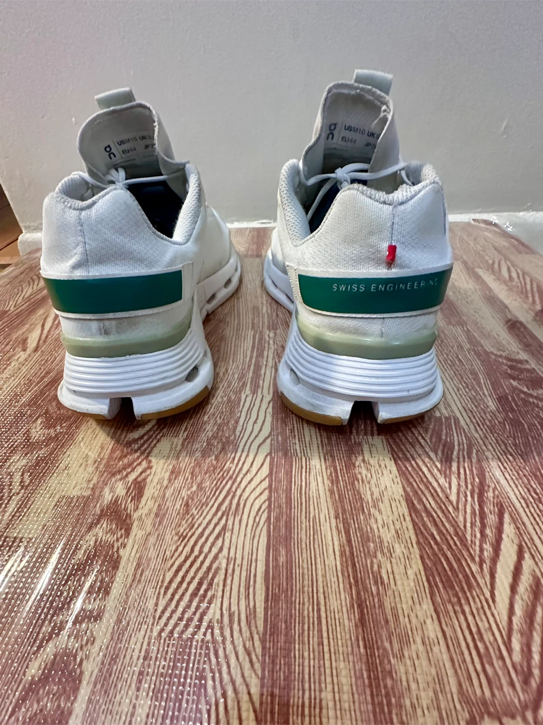 On CloudTec White Running Shoes - Size 10 - photo 5