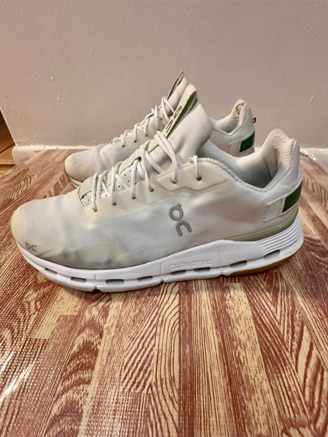 On CloudTec White Running Shoes - Size 10 - photo 3