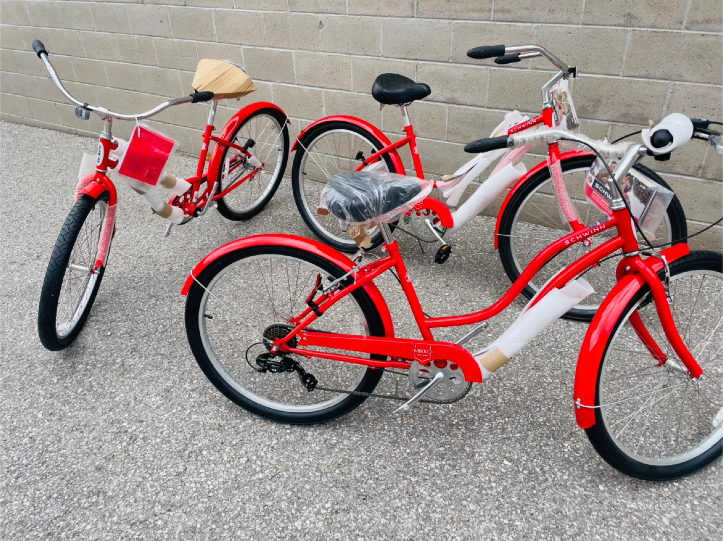 Girls 26” Cruiser Bike Schwinn BRAND NEW Starts @ $150 - photo 4