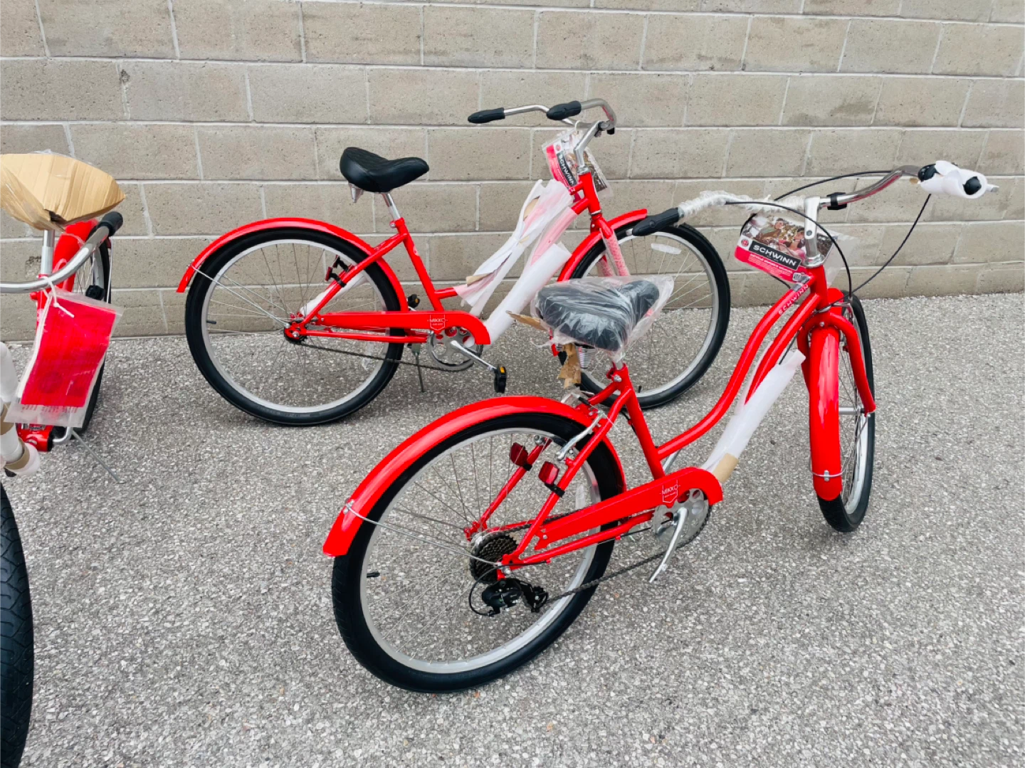 Girls 26” Cruiser Bike Schwinn BRAND NEW Starts @ $150 - photo 3