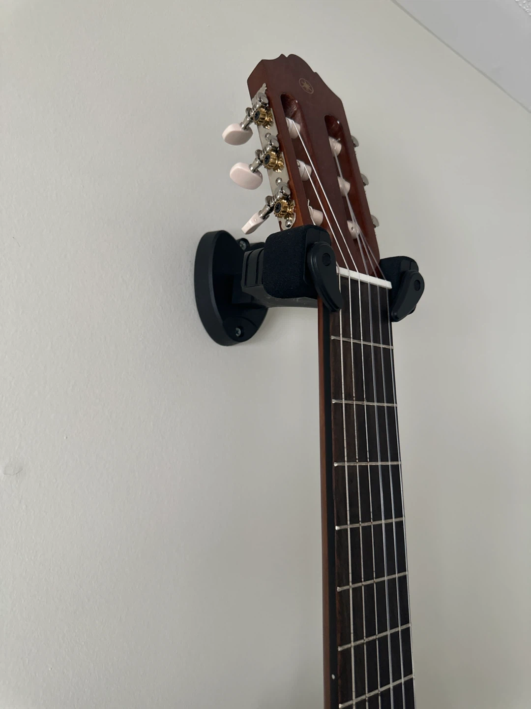 Yamaha C40 Classical Guitar, wall mount, padded full size bag - photo 4