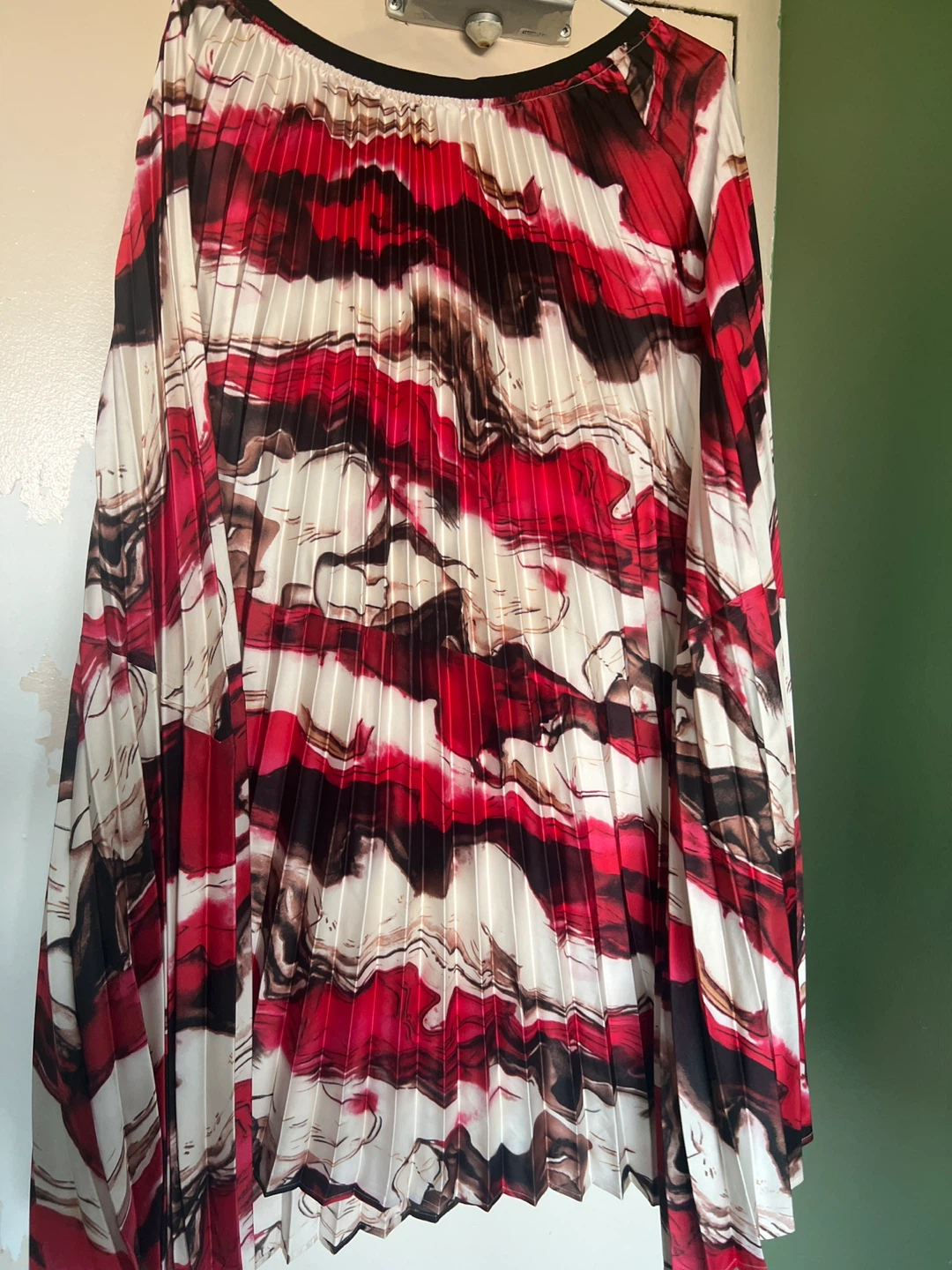 Metallia Pleated Skirt - Size M