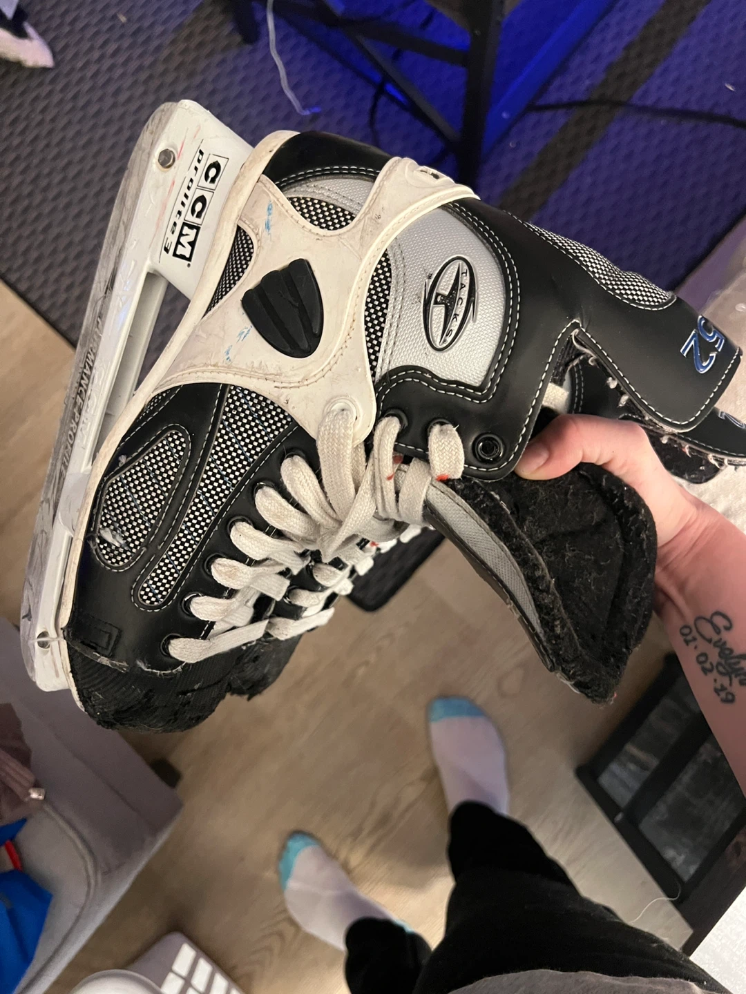 CCM 4 Tacks Ice Hockey Skates - Size 8 Men’s